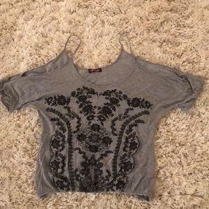 Cold shoulder printed tee